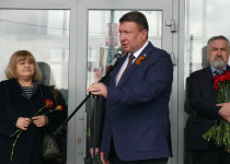 Олег Лавричев принял участие в открытии мемориальной доски Евгению Белоусову, руководившему АО «НПП «Полет» с 1972 по 2009 год
