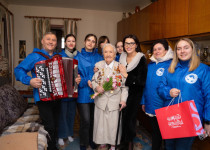 Мария Самоделкина поздравила с Международным женским днём участниц Великой Отечественной войны