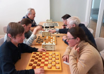 Владимир Амельченко помог организовать шашечный турнир для ветеранов
