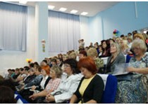 Депутат Роман Буланов отметил передовые педагогические коллективы и лучших педагогов района