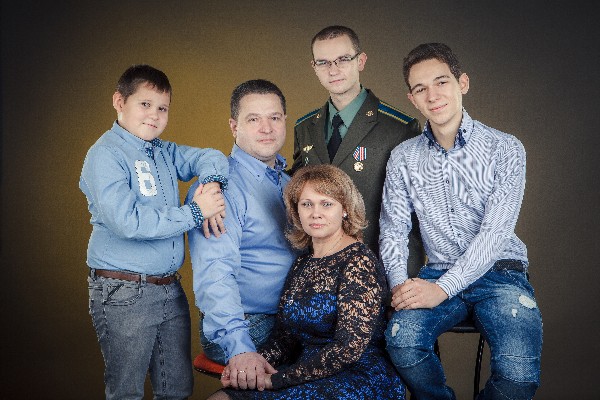 Депутат Игорь Тюрин поздравил семью из Канавинского района, победившую в конкурсе «Семья года – 2014»