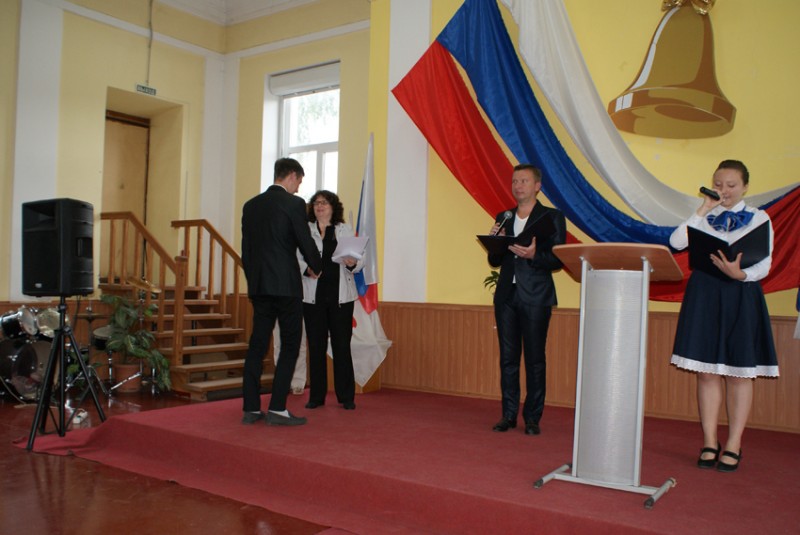 Депутат Роман Буланов наградил стипендиями школьников – призеров и победителей олимпиад