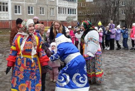 Дворовый праздник «В Новый год с Морозко»