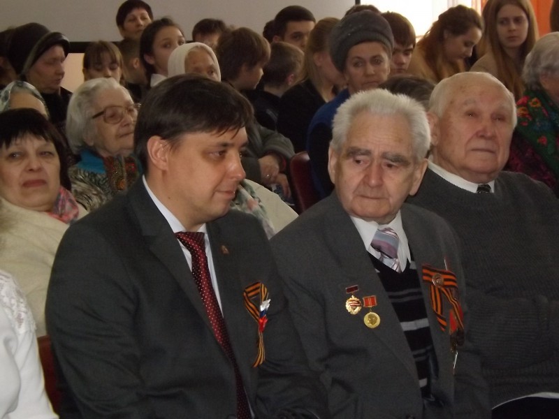 Вячеслав Монахов вручил ветеранам памятные юбилейные медали
