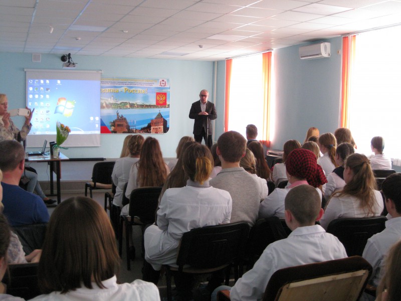 Алексей Гойхман посетил урок Победы в медколледже