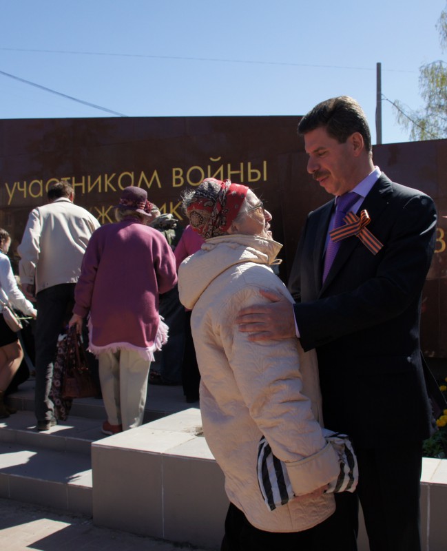 Заместитель главы города Дмитрий Бирман на митинге в Советском районе почтил память фронтовиков, не вернувшихся с полей сражений, и подчеркнул заслуги тружеников тыла