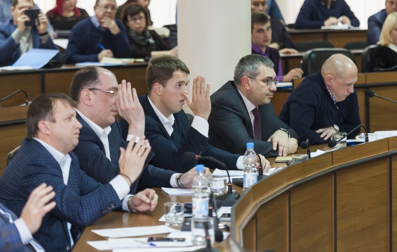 Комиссия по транспорту и связи поддержала нижегородцев, протестующих против действий частных фирм по эвакуации автомобилей