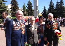 В праздничном строю со всей страной