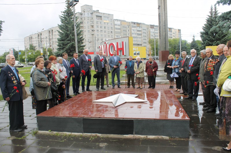 Депутат городской Думы Роман Буланов принял участие в митинге, посвященном Дню памяти погибших в Великой Отечественной войне