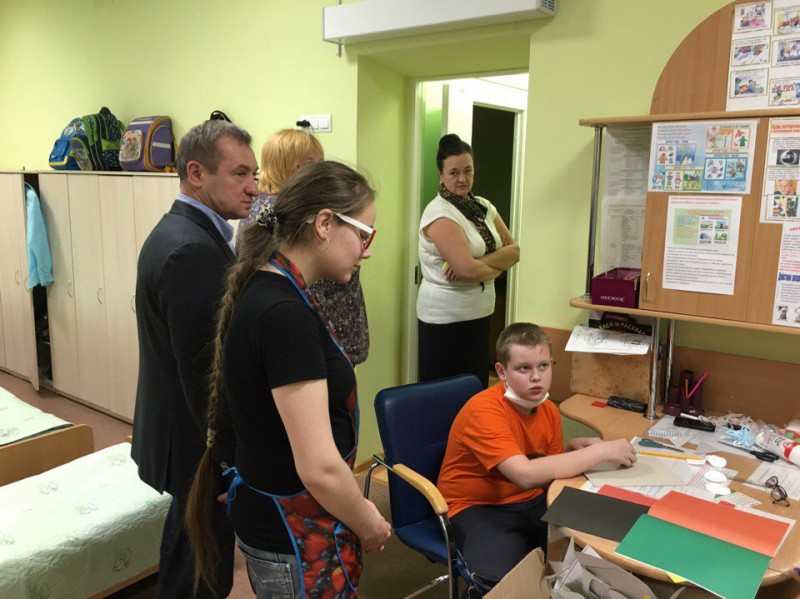 Депутат Николай Ингликов встретился с воспитанниками центра Ласточка
