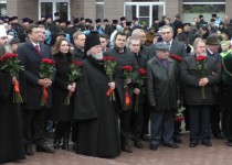 Дмитрий Барыкин принял участие в церемонии возложения цветов к нижегородскому памятнику Минину и Пожарскому