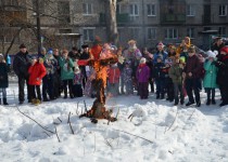 В «прощённое воскресенье» в микрорайоне «Березовский» состоялся дворовый праздник «Семейная Масленица»