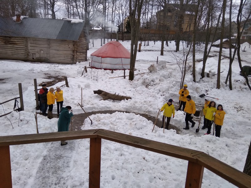 Молодежное движение «Тур доброй воли» и ТОС «Кузнечиха-1» провели субботник на территории музея-заповедника «Щелоковский хутор»