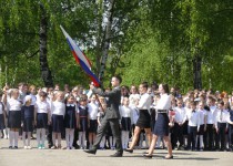 Шамиль Аляутдинов поздравил ветеранов и учеников школы №35 с Днем Победы