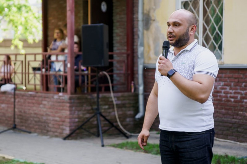 Владимир Поддымников-Гордеев принял участие в общегородской акции «Всем двором»