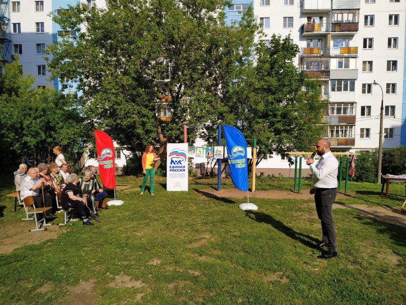 Владимир Поддымников-Гордеев приветствовал жителей Приокского района на Дне соседей