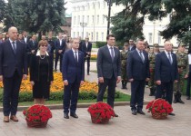 В Нижнем Новгороде состоялось традиционное возложение цветов  к памятнику основателям города