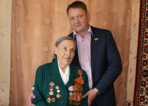 Роман Буланов поздравил двух ветеранов Великой Отечественной войны с 95-летием