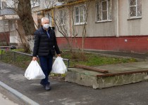 Шамиль Аляутдинов привез продукты пожилым жителям Нижегородского района