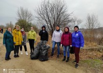 Мария Самоделкина приняла участие в субботнике по благоустройству набережной Оки