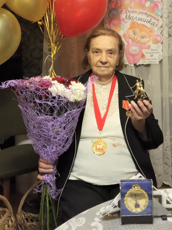 Жанна Скворцова поздравила с 95-летием Александру Ивановну Агафонову