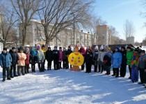 В сквере Прыгунова прошли Масленичные гуляния для школьников