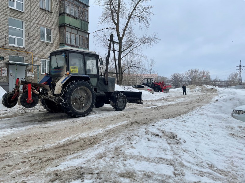 «Уборку внутридворовых дорог затрудняют припаркованные автомобили», – Андрей Дранишников