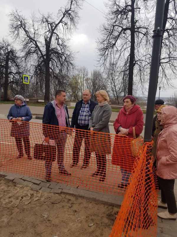 Елена Аржанова проверила ход благоустройства сквера имени Нестерова