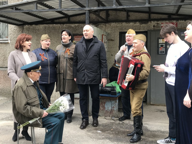 Оксана Дектерева поздравила с Днем Победы ветеранов, проживающих на территории округа № 27