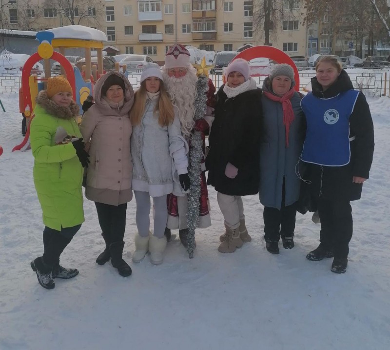 Мария Самоделкина организовала новогодний праздник «Всем двором!»