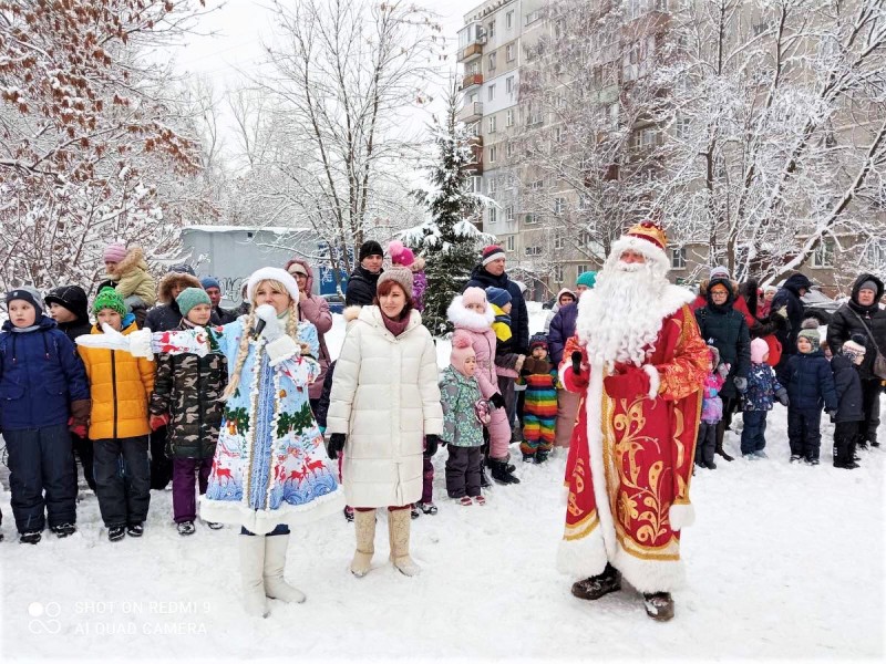 Оксана Дектерева организовала новогодний праздник для юных жителей микрорайона Усиловский