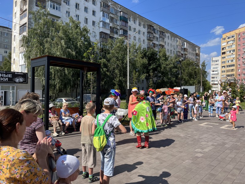 Праздничная игровая программа в ТОС центра Сормова и микрорайона Вождей революции