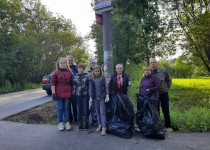 В поселке Стахановский состоялся субботник