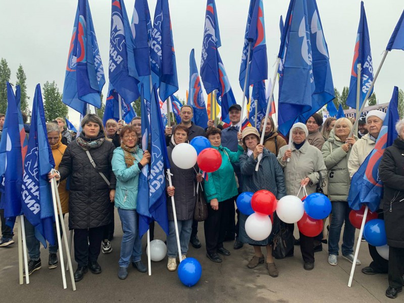 Депутаты городской Думы приняли участие в митинге-концерте «Своих не бросаем»