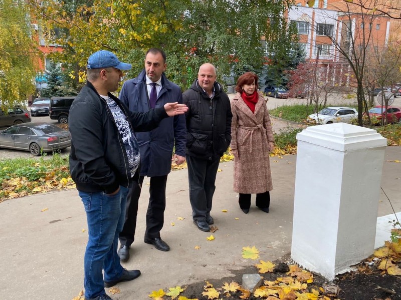 Оксана Дектерева провела выездное совещание по вопросам благоустройства сквера около ЖК «Маяк»