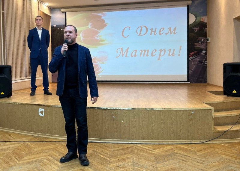 Депутаты городской Думы поздравили нижегородок с Днем матери