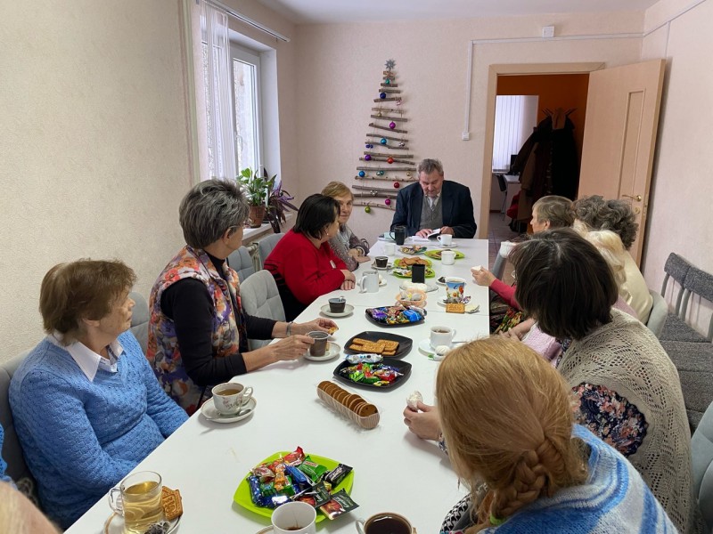 Оксана Дектерева организовала чаепитие в честь Дня матери