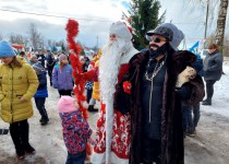 В поселке Новое Доскино установили новогоднюю елку и провели «Новогодний хоровод»