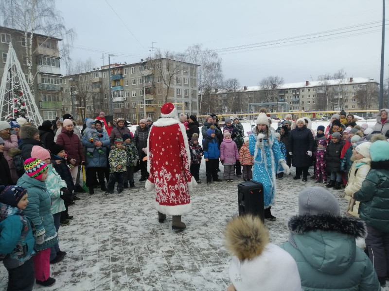 На территории Автозаводского района прошли новогодние мероприятия для детей в рамках проекта «Новый год в каждый двор»