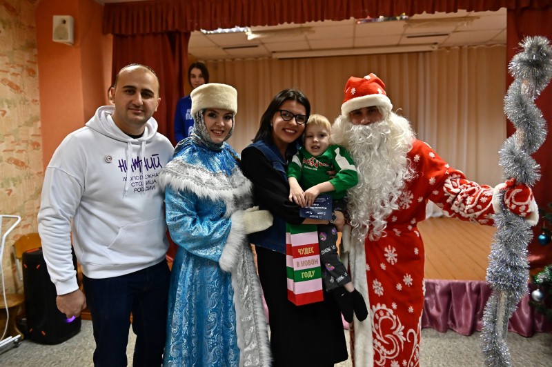 Мария Самоделкина помогла исполнить новогодние мечты воспитанников Первого санаторного детского дома