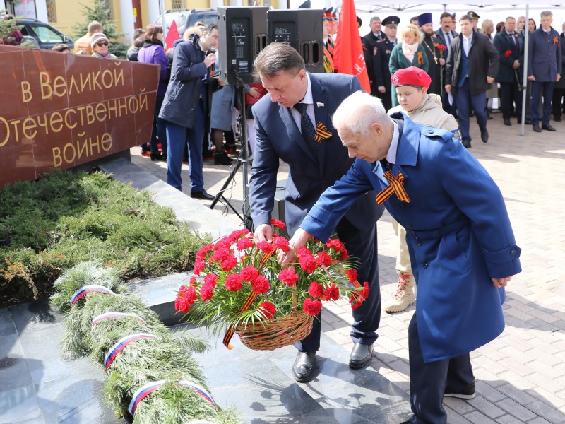 «Низкий поклон и благодарность ветеранам и труженикам тыла за мир  и восстановленную после войны страну!» - Олег Лавричев