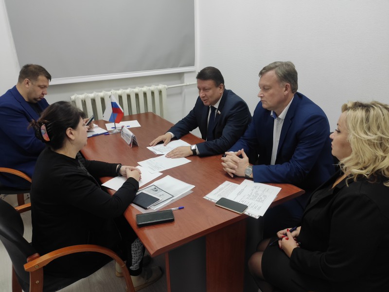 Олег Лавричев провел очередной прием граждан на избирательном округе №30