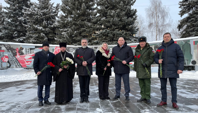 Станислав Прокопович возложил цветы к Вечному огню