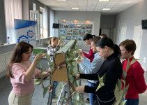 Юлия Рогова организовала акцию «Плетение маскировочных сетей» на предприятии «Буревестник»