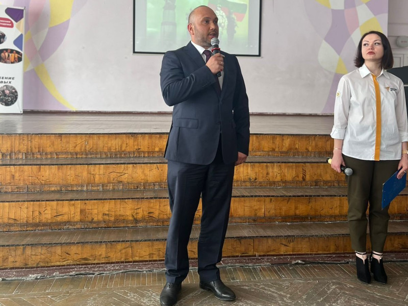 Владимир Поддымников-Гордеев принял участие в мероприятии, посвященном открытию мемориальной доски в школе №45 Приокского района