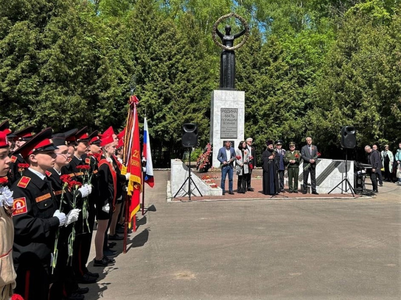 Михаил Рыхтик поздравил жителей Ленинского района с Днем Победы