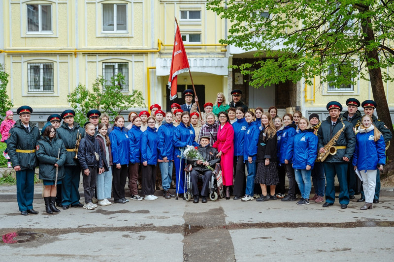 По инициативе Марии Самоделкиной прошли «Парады у дома ветерана»