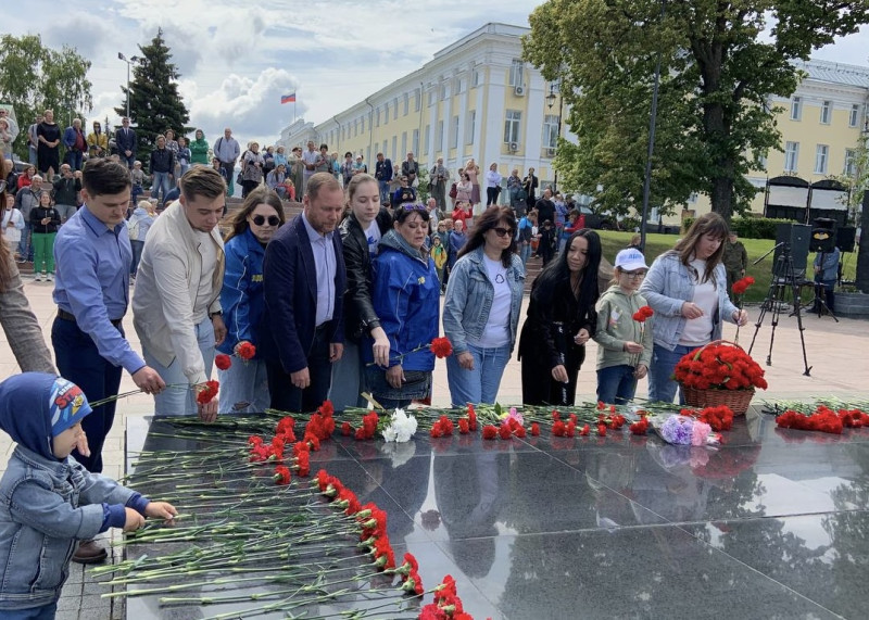 Николай Чернышов почтил память героев Великой Отечественной войны