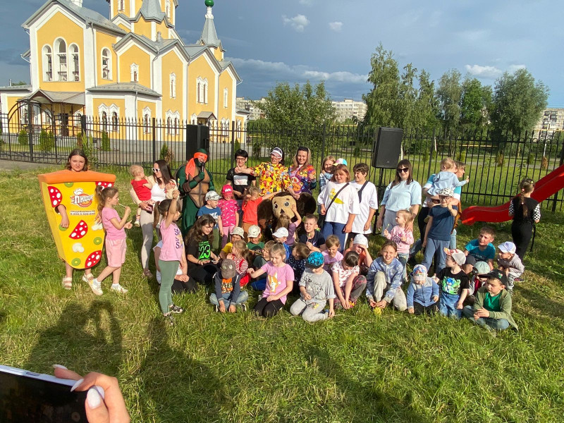 В посёлке Парижской Коммуны прошёл праздник «Летнее настроение» ко Дню молодежи