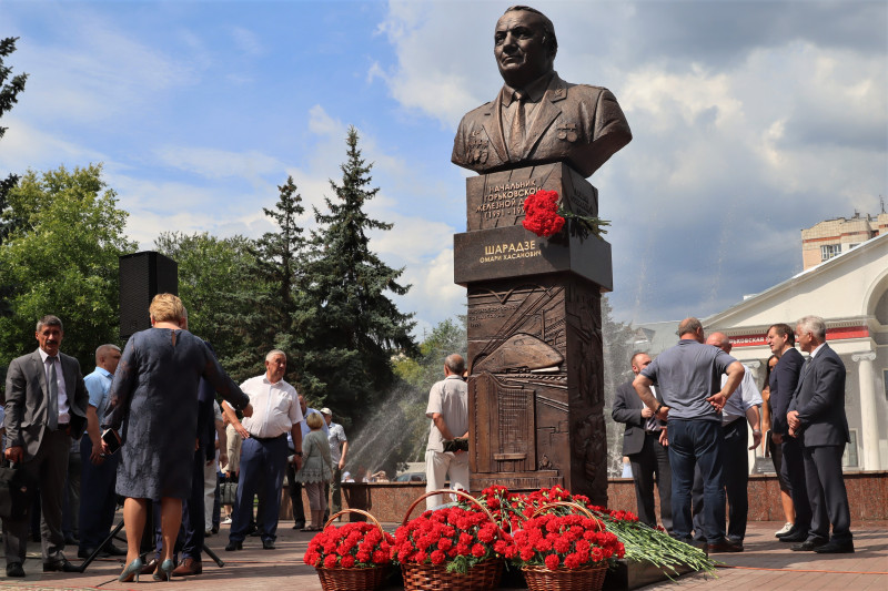 Памятник Омари Шарадзе открыли в Нижнем Новгороде